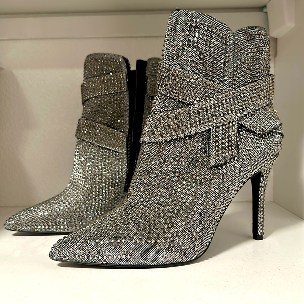 Gianni Bini booties size 7